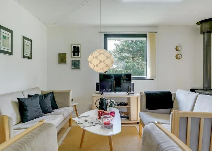 בית נופש Filippa - 900m From The Sea By Interhome